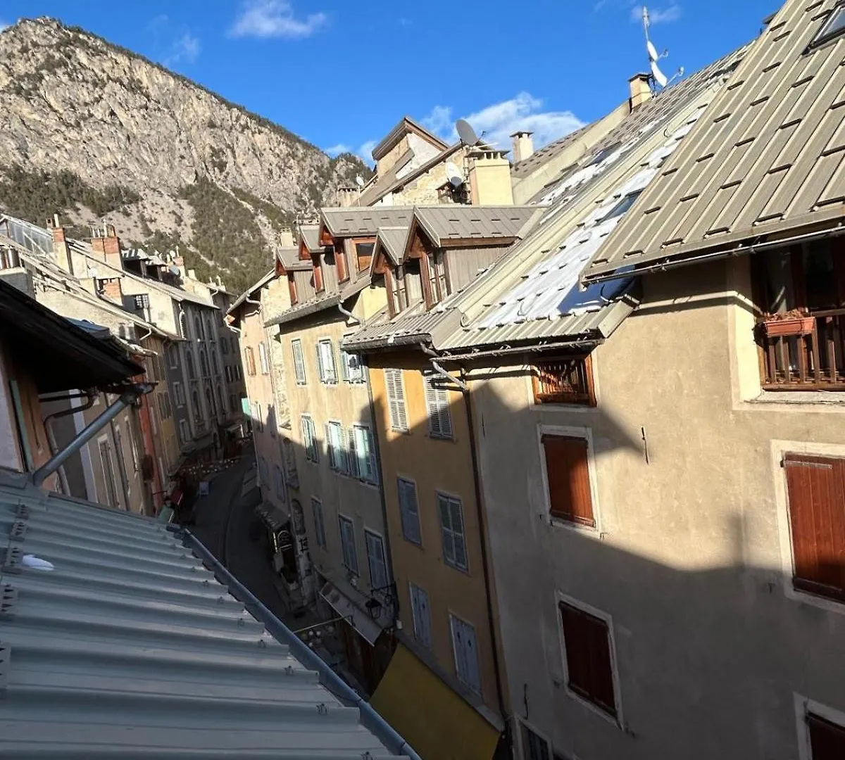 Charmant Appartement Avec Jolie Vue Briancon  Apartment